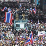 タイ政府に抗議する