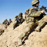 NATOの車列にアフガンタリバンの攻撃は7人の兵士を殺す