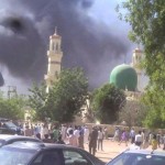 カノ市のナイジェリアのモスク攻撃、120人が死亡