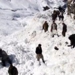 アフガニスタンでは、吹雪、地滑りは124を殺した