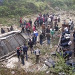 ネパールバス事故は17を殺す