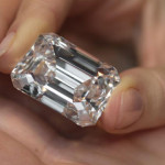 2100万ドルのために、ニューヨークのオークションで100カラットのダイヤモンド