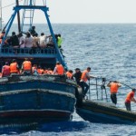 救助者は、地中海での移民、55遺体を発見しました