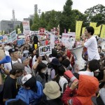 提案されたセキュリティ法案に対する議会外の日本人が、大きなデモに参加しました