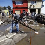 チリの強力な地震、津波警戒、10人が死亡