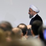 イラン大統領ハッサンRohaniはパリ、追放されたイラン人が抗議に達しました