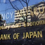 日本経済は、マイナスの金利を発表避けるために減速しました