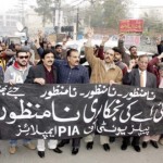 PIAの従業員は、民営化に抗議