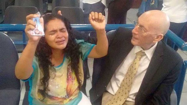 昨日は、マリア・テレサ・リベラは懲役5年後にリリースされました