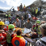 イタリア地震での死者数は400に上昇死者、250人が負傷します