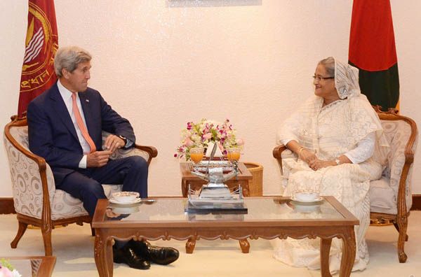バングラデシュ首相シェイク・ハシナと米国務長官ジョン・ケリー
