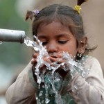 世界中の20億人が汚染された水を飲むことを余儀なくされ、世界保健機関