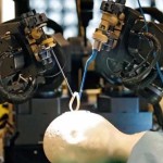 カナダの専門家は、脳の手術のわずか2分を完了したロボット外科医を発明した