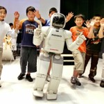 今、日本の子供たちはロボットから英語を学びます。