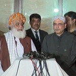 Asif ZardariとMaulana Fazlur Rehmanは、PT政府に反対する動きをすべての締約国会議10月31日に求める旨の発表を行いました。