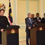 マレーシアのマハティール・モハマド会長は、イムラン・カーン氏との共同記者会見に取り掛かった。