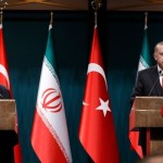 イランのハッサン・ロハニ大統領とトルコのレフ・タイイップ・エルドガン大統領は共同記者会見に取り組む