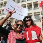何千人ものレバノン人が汚職に抗議