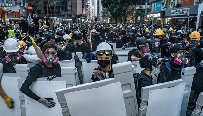 ドナルド・トランプ米大統領、香港の民主化を支持する抗議者を支援する法律に署名