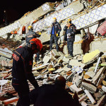マグニチュード6.8の地震がトルコを破壊