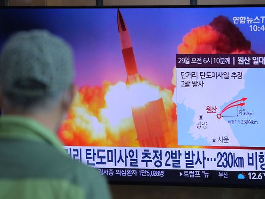 北朝鮮は日本海のウォンサン沿岸から2つの弾道ミサイルを発射した