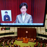 香港政府は、評議会のメンバーに中国憲法と地域の基本法への忠誠宣誓を要求する法律を起草しました。