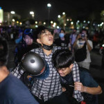 タイの王宮近くでの反政府抗議で30人以上の民間人と警察が負傷した