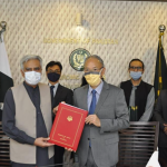 協定は、松田邦紀駐パキスタン日本大使とノール・アフマド経済事務局長によって署名されました。